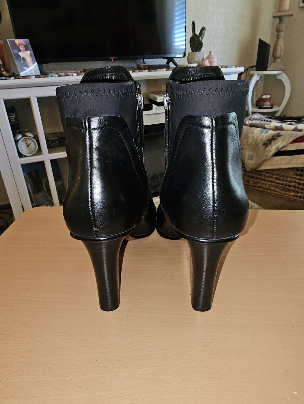 DONALD J. PLINER 'Vaughn' Gorgeous Pointed Toe Ankle Boots Black 7.5M Pre-owned - Picture 5 of 9